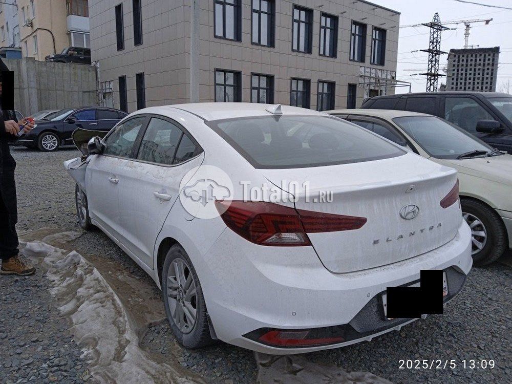 Фото Hyundai Elantra 2