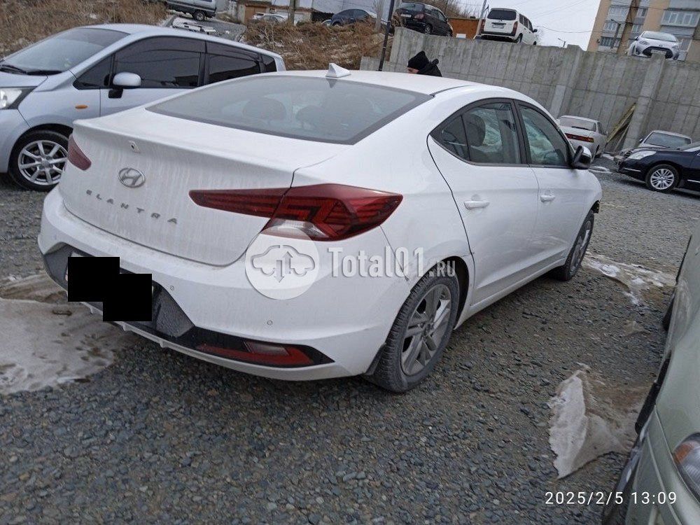 Фото Hyundai Elantra 8