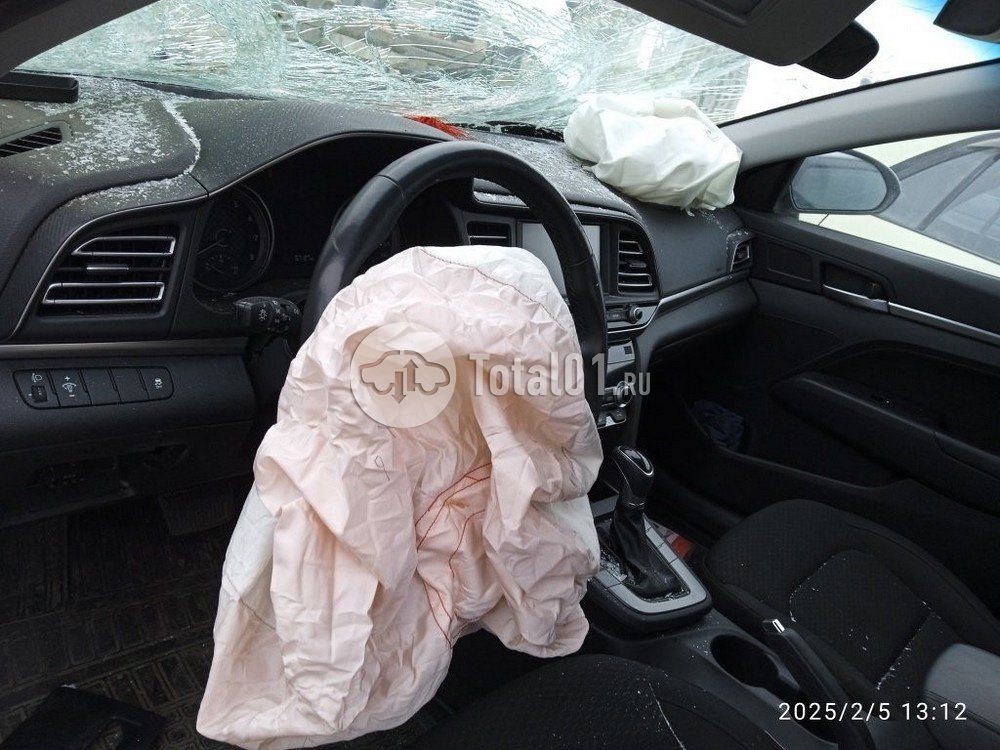 Фото Hyundai Elantra 40
