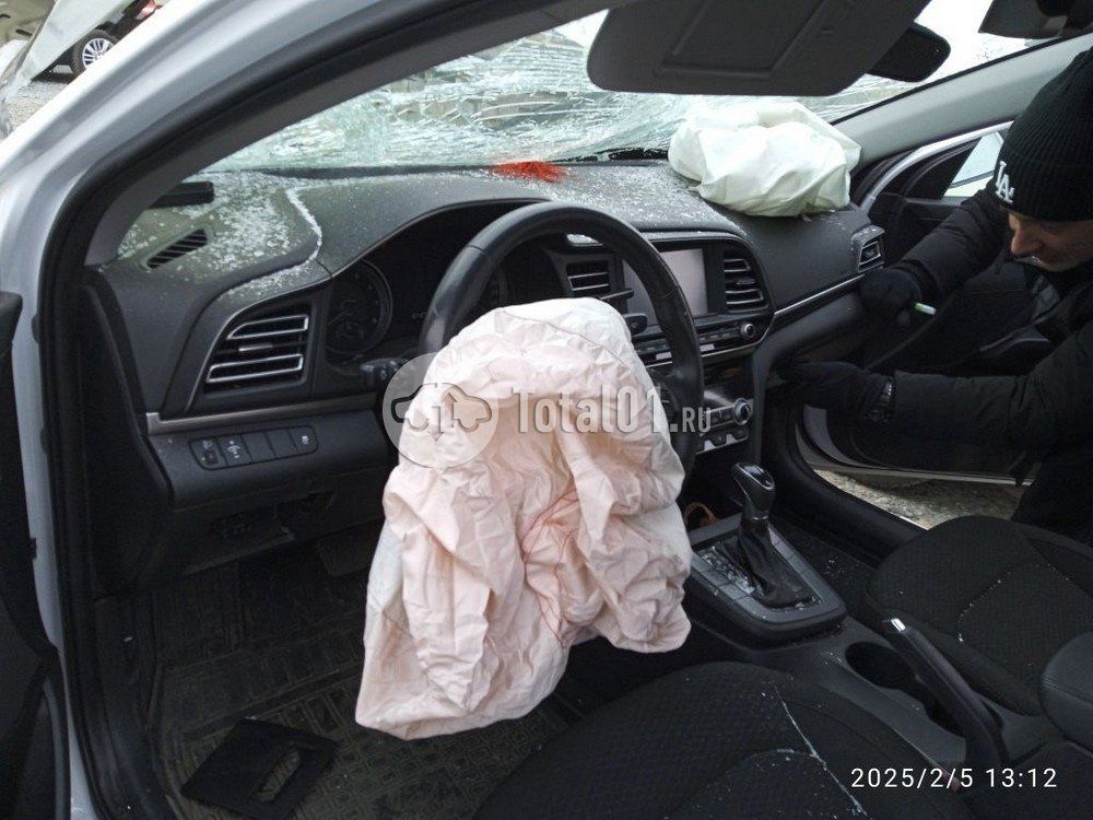 Фото Hyundai Elantra 44