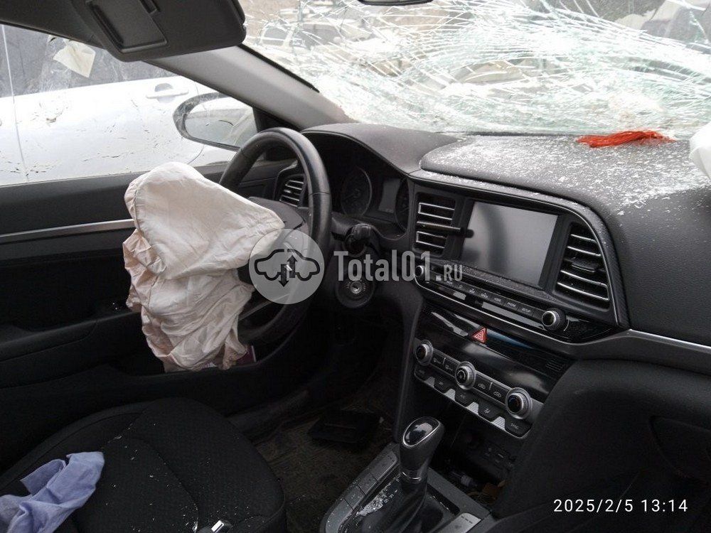 Фото Hyundai Elantra 50