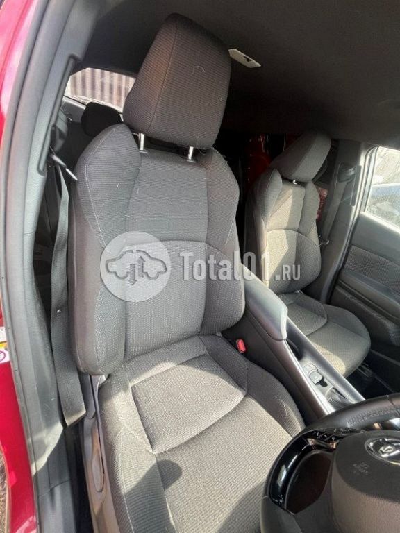 Фото Toyota C-HR 48