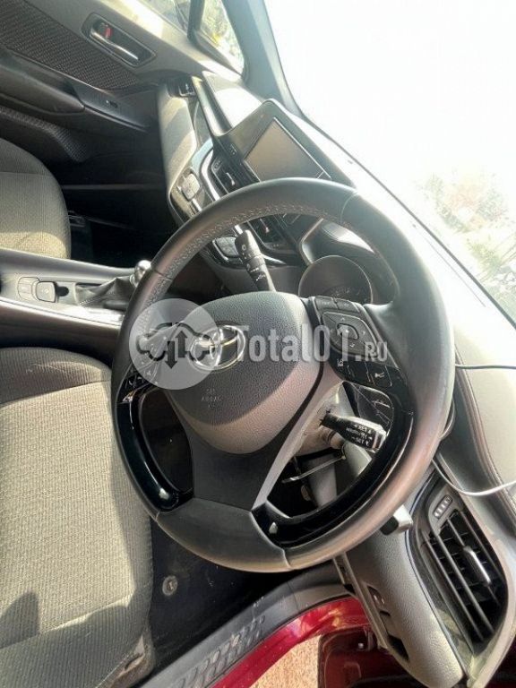 Фото Toyota C-HR 52