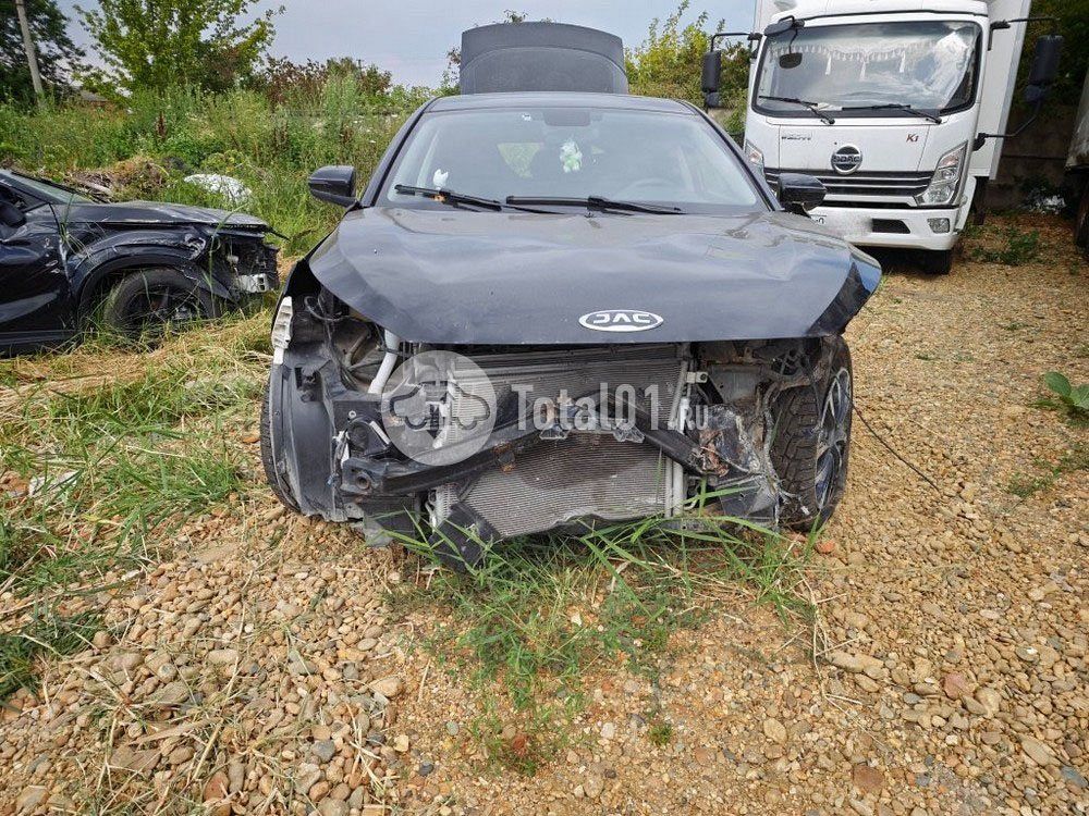 Фото JAC J7 4