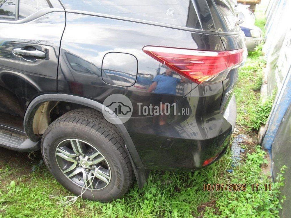Фото Toyota Fortuner 60