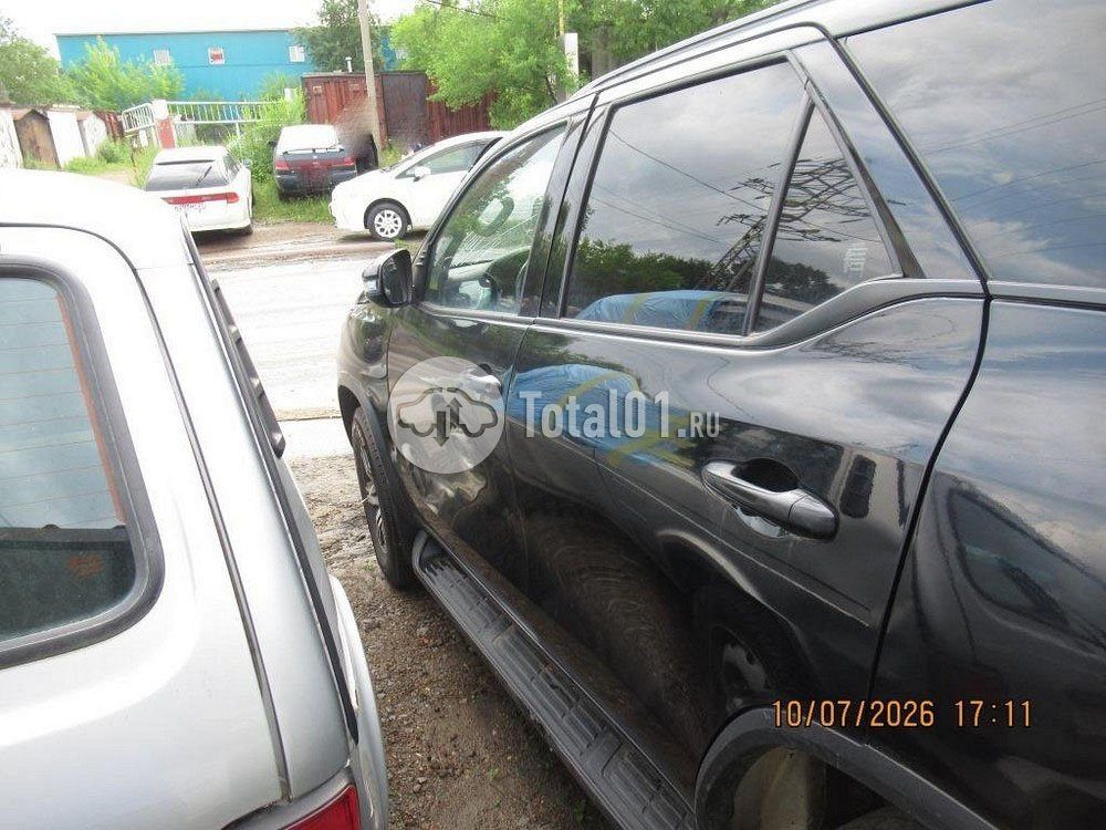 Фото Toyota Fortuner 62