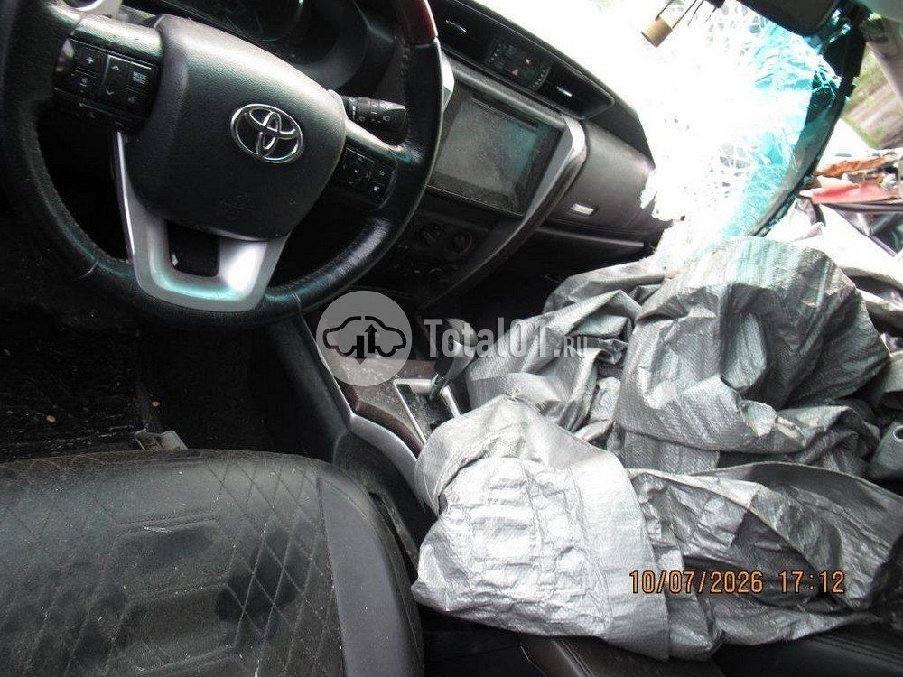 Фото Toyota Fortuner 70