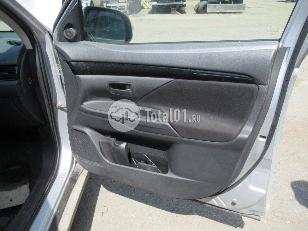 Фото Mitsubishi Outlander 28