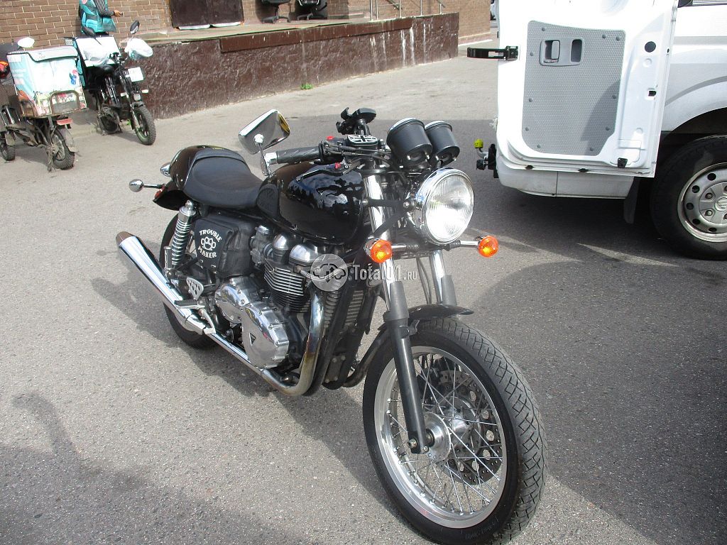 Фото Triumph THRUXTON 900 2
