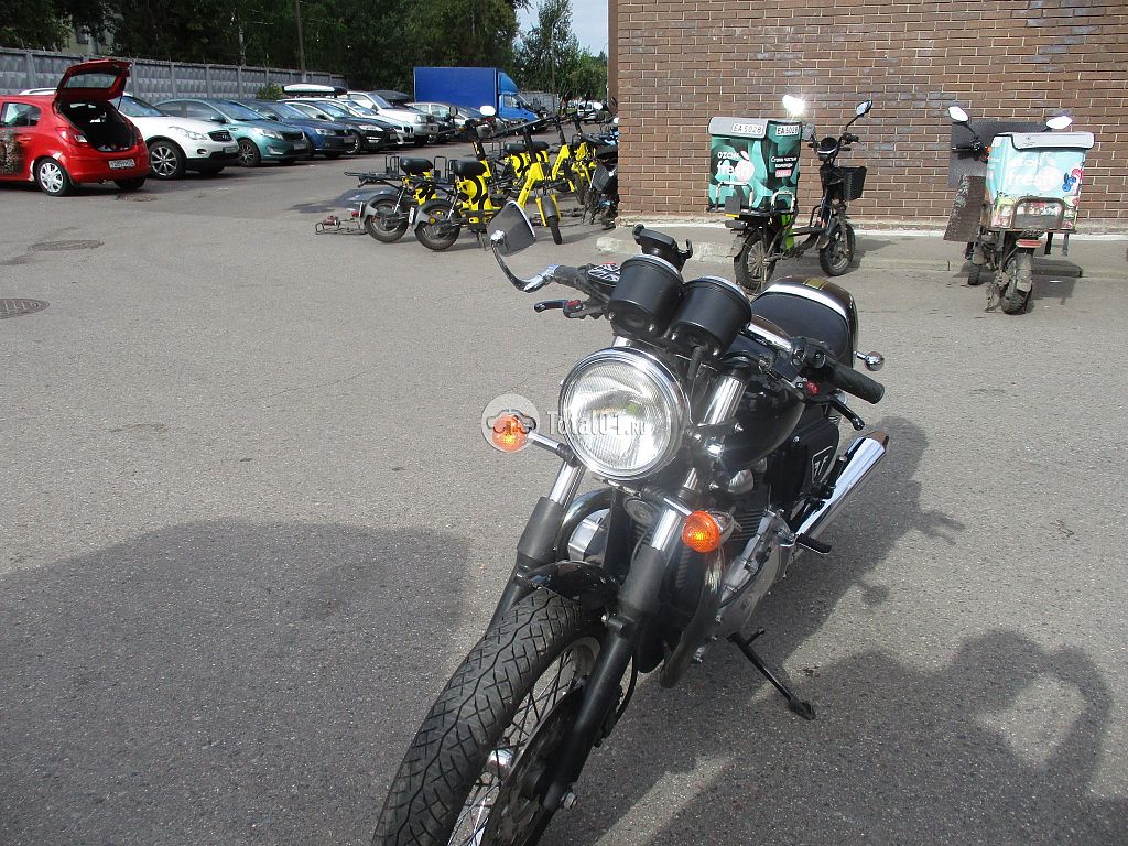 Фото Triumph THRUXTON 900 4