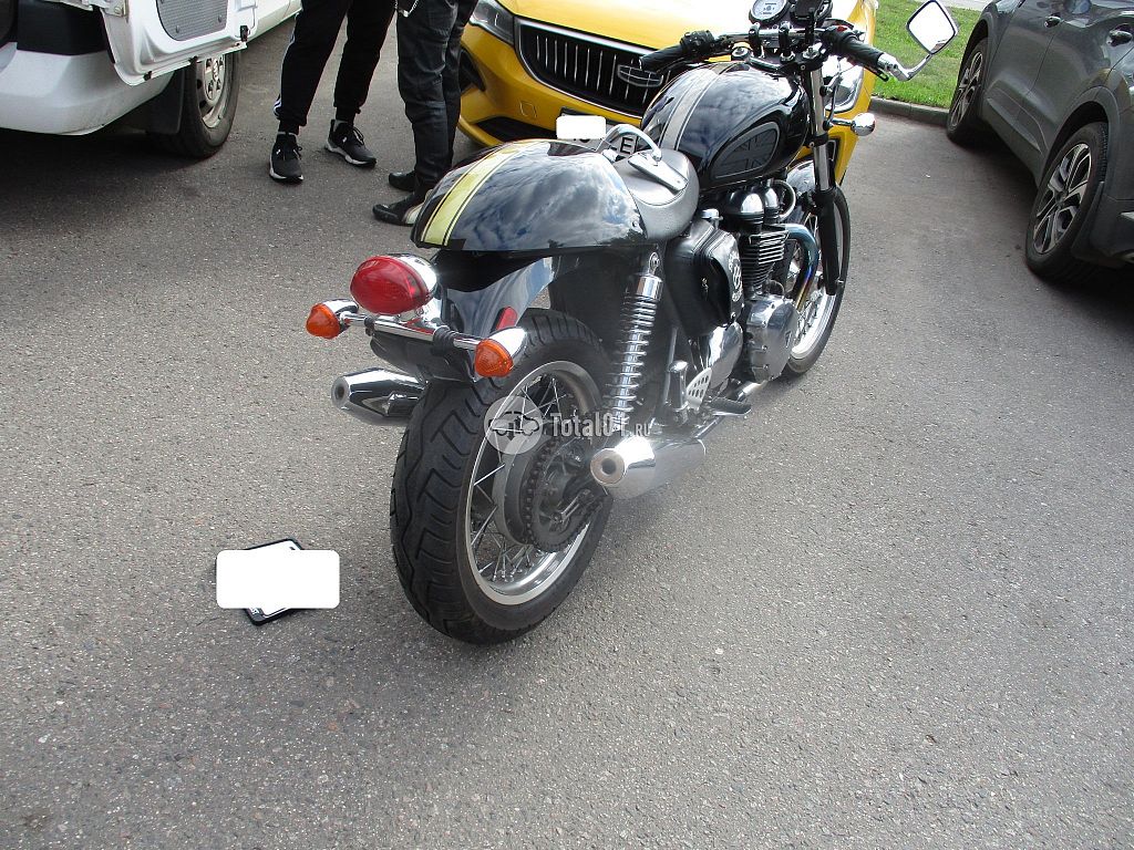 Фото Triumph THRUXTON 900 8