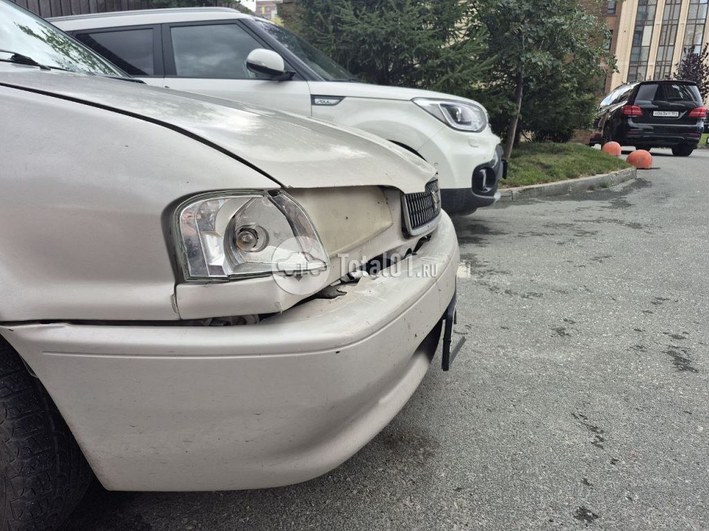 Фото Toyota Sprinter 100