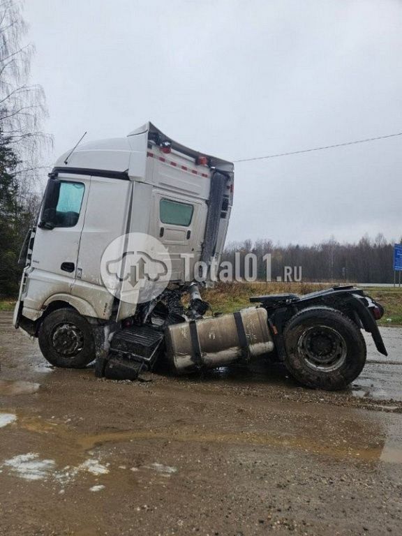 Фото Mercedes-Benz Actros 2