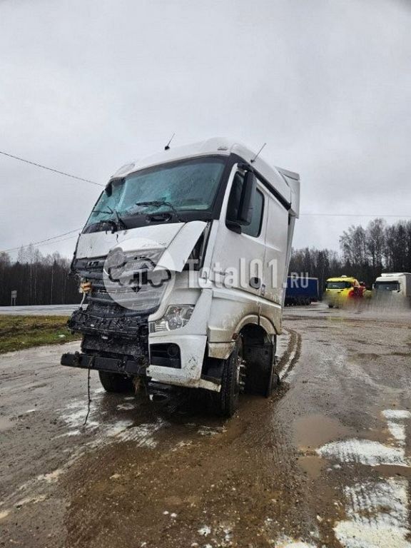 Фото Mercedes-Benz Actros 100