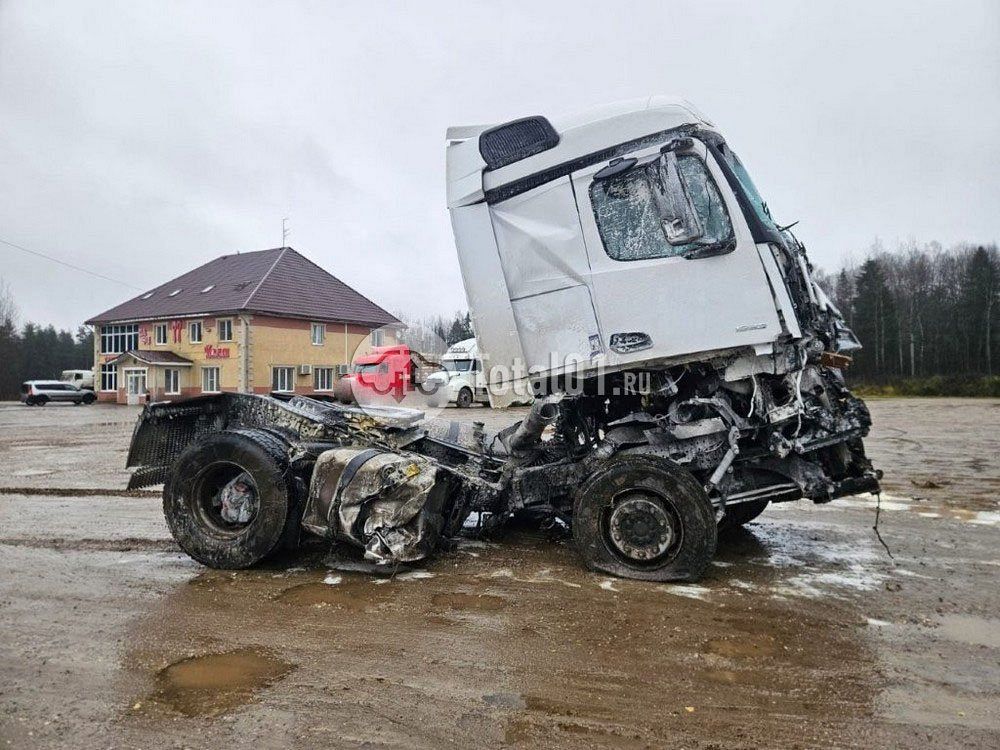 Фото Mercedes-Benz Actros 104