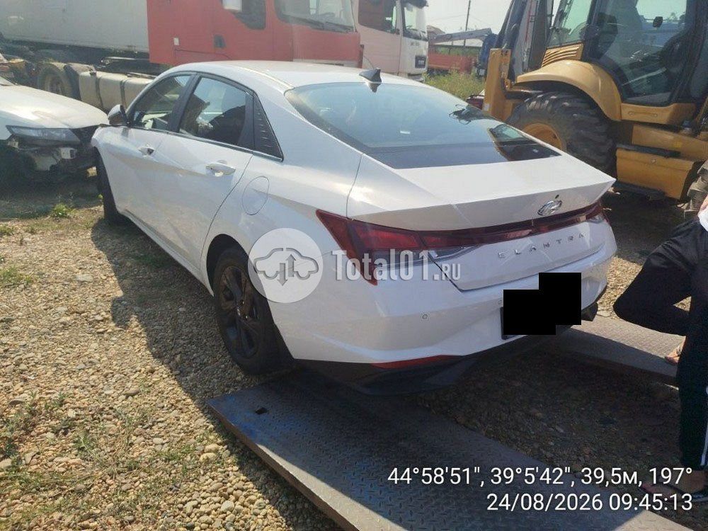 Фото Hyundai Elantra 2
