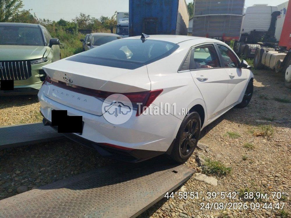 Фото Hyundai Elantra 12