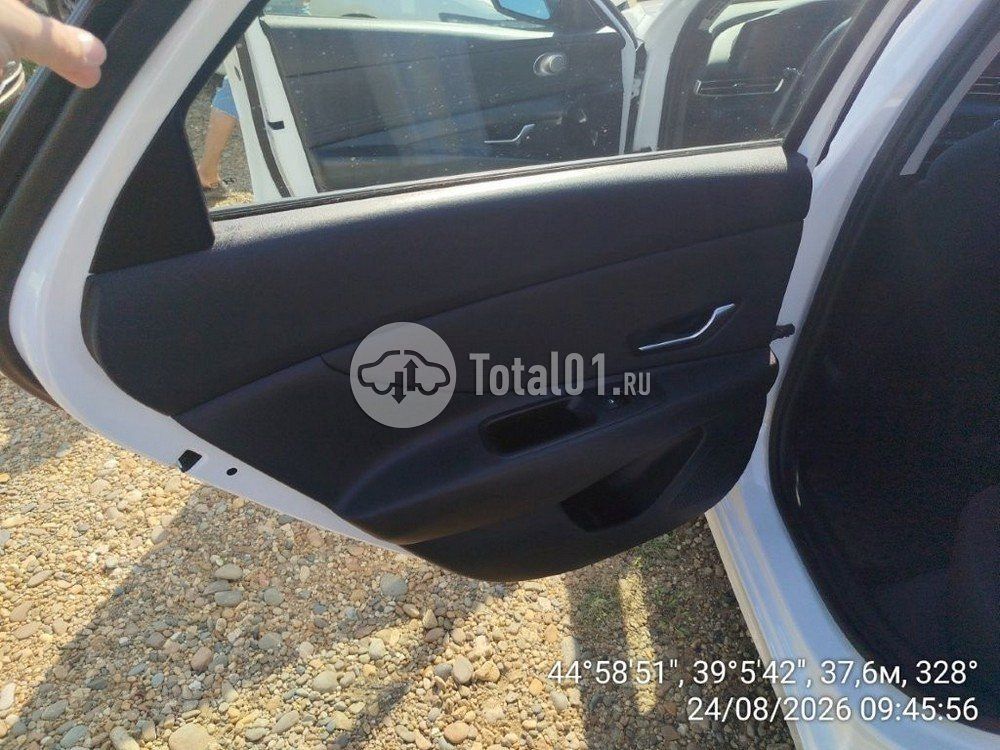 Фото Hyundai Elantra 28
