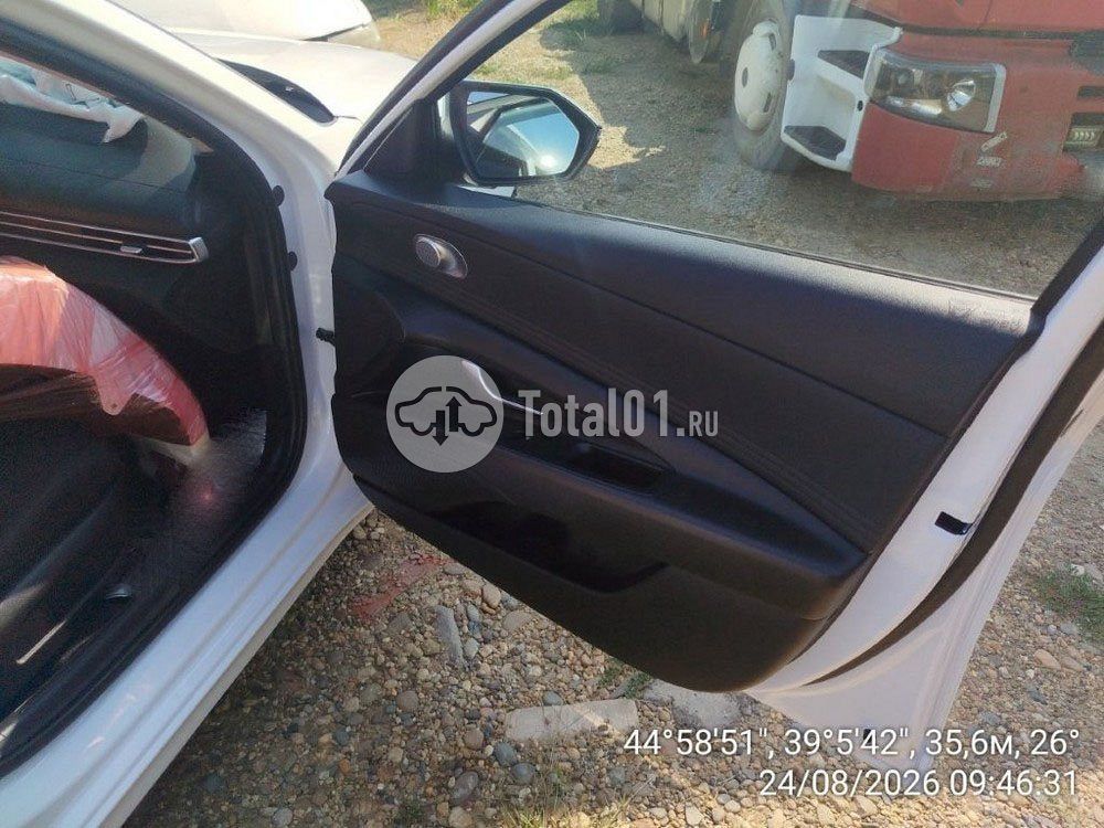 Фото Hyundai Elantra 40