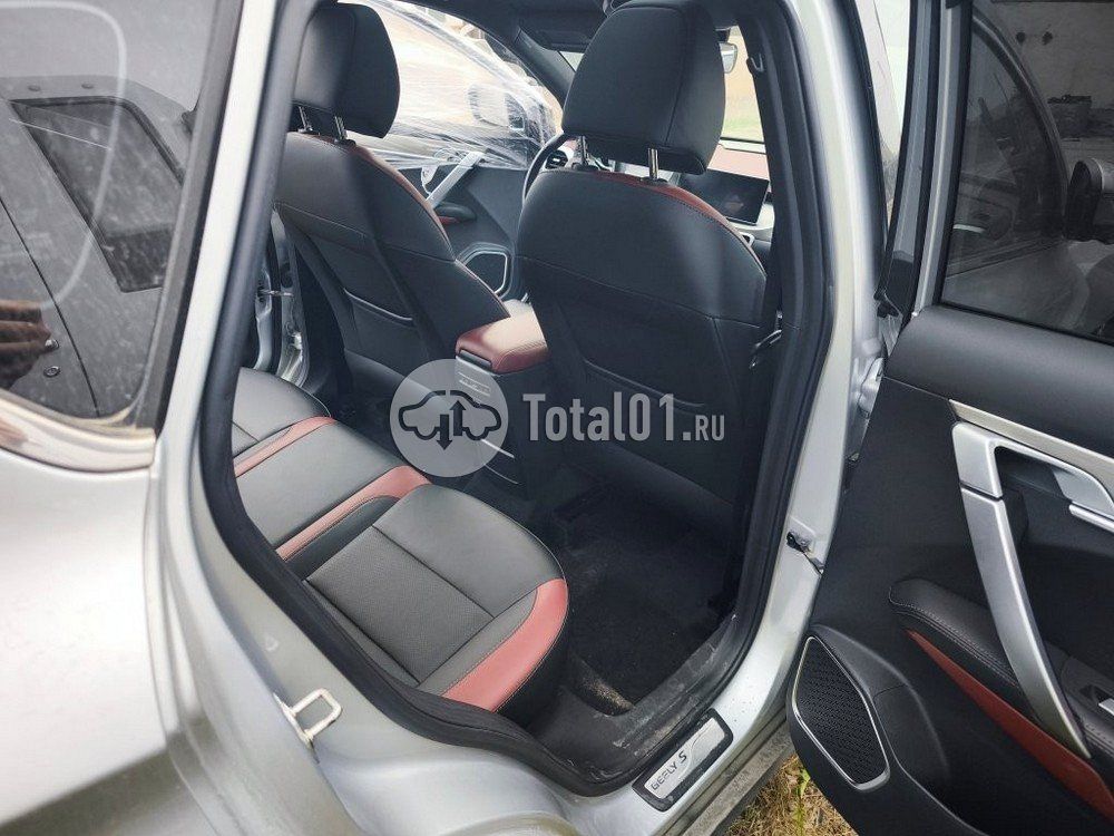 Фото Geely Coolray 12