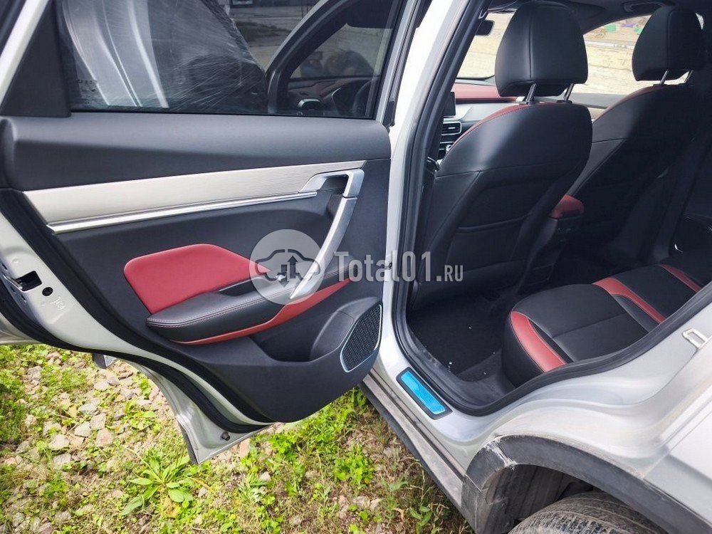 Фото Geely Coolray 14