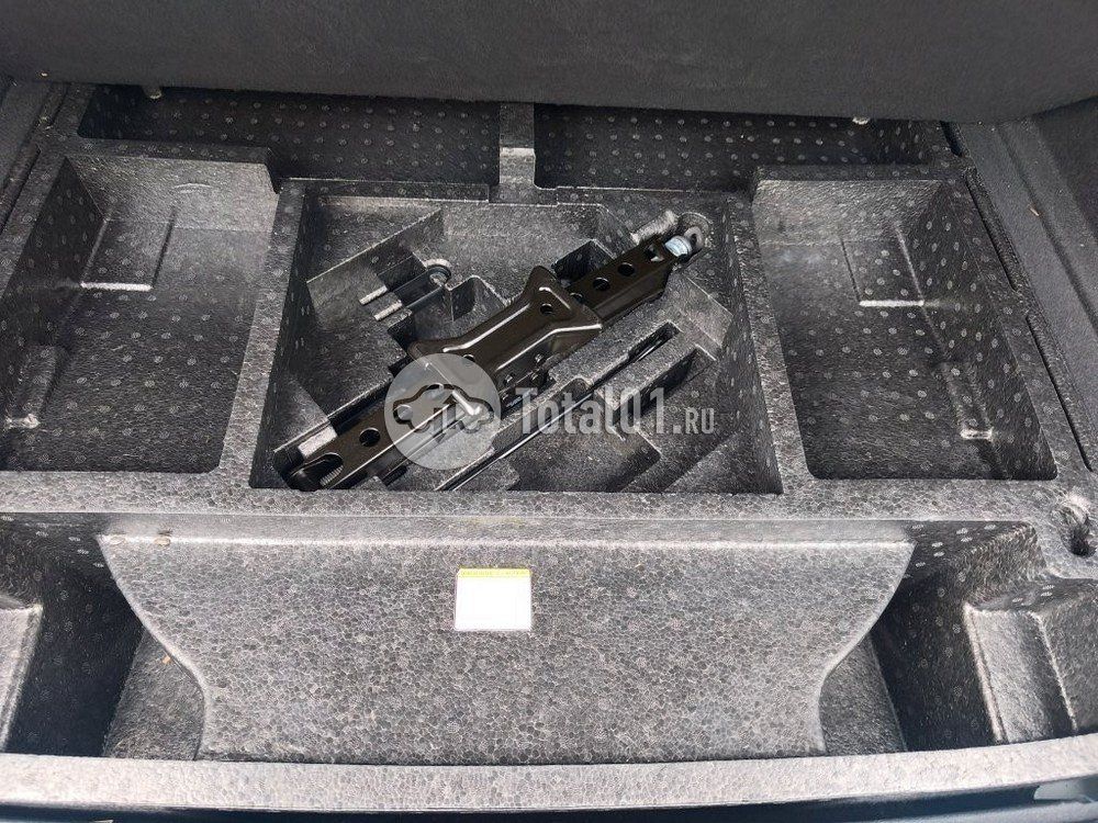 Фото Geely Coolray 38