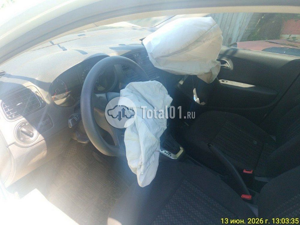 Фото Volkswagen Polo 26