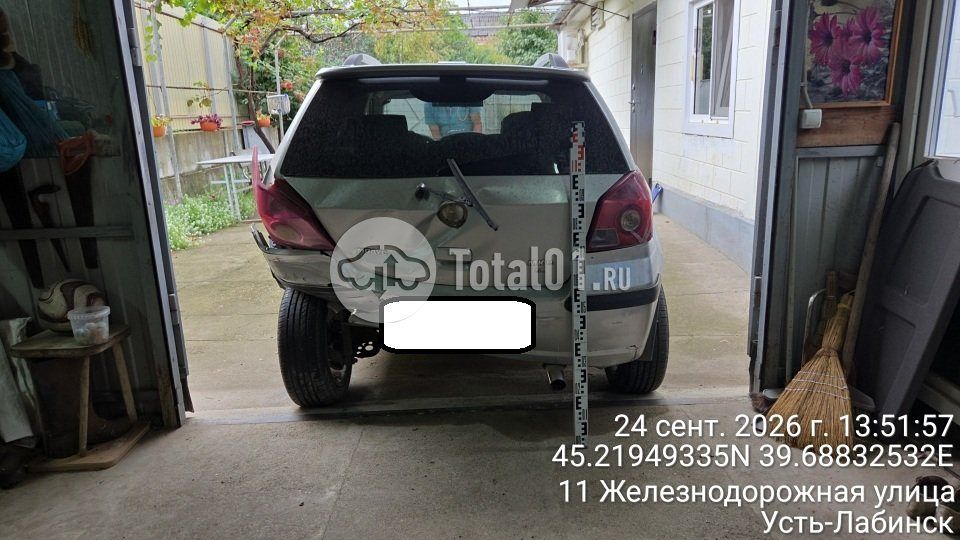 Фото Geely MK Cross 14