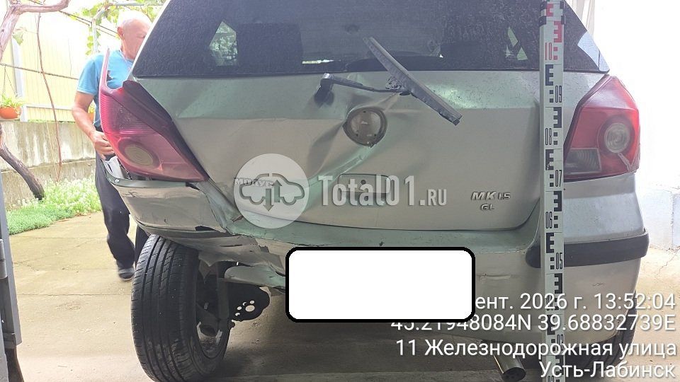 Фото Geely MK Cross 18