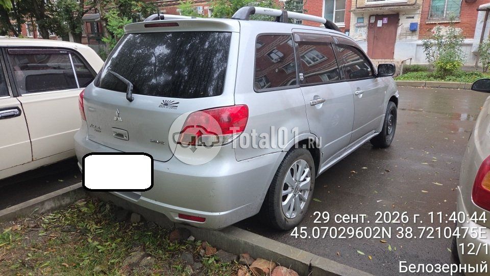 Фото Mitsubishi Airtrek 8