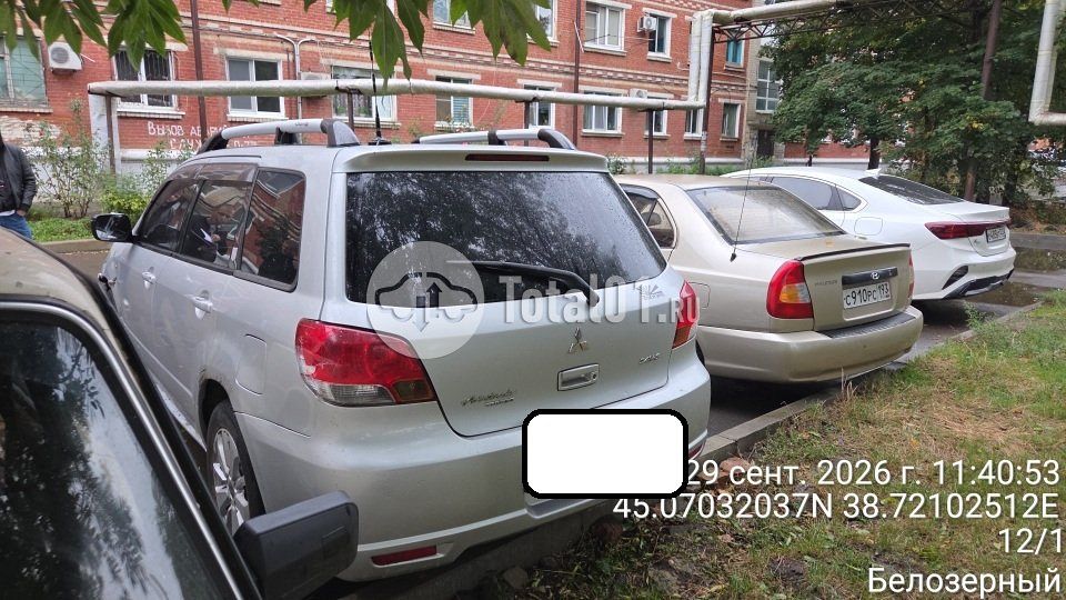 Фото Mitsubishi Airtrek 12