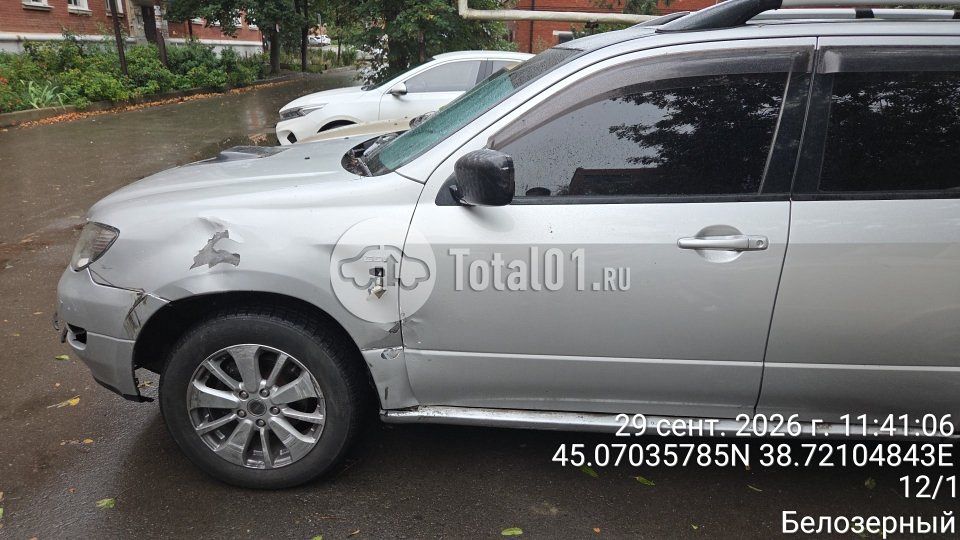 Фото Mitsubishi Airtrek 16