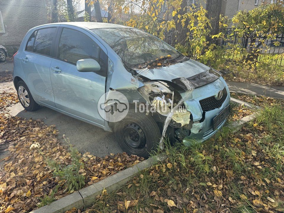 Фото Toyota Vitz 98