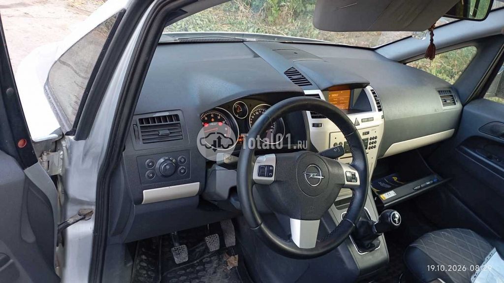 Фото Opel Zafira 10