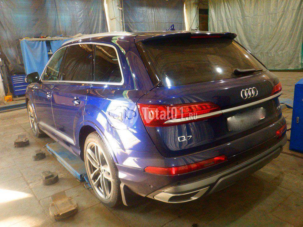 Фото Audi Q7 8