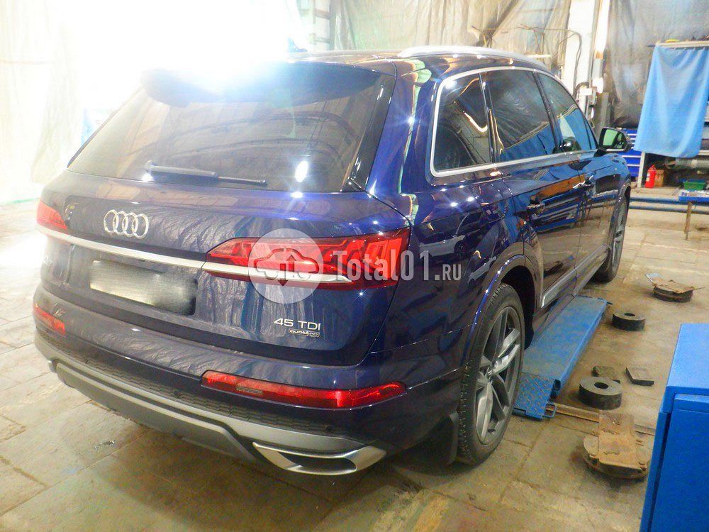 Фото Audi Q7 12