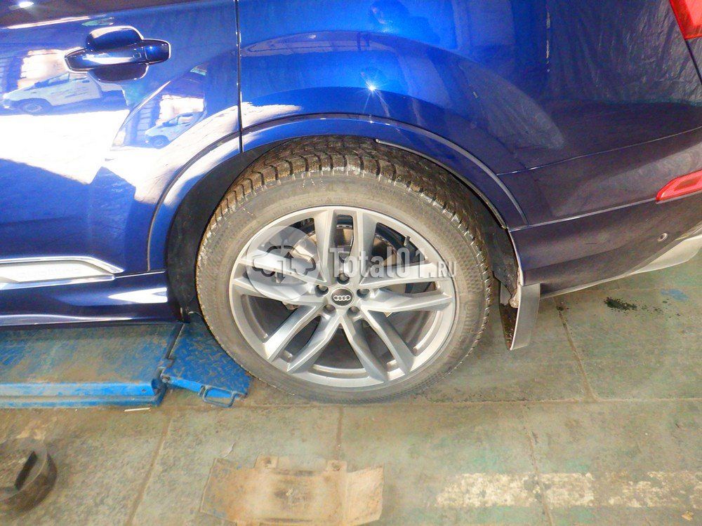 Фото Audi Q7 26
