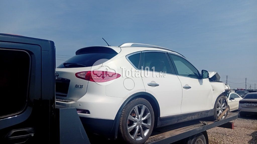 Фото Infiniti EX25 18