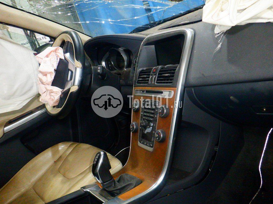 Фото Volvo XC60 44