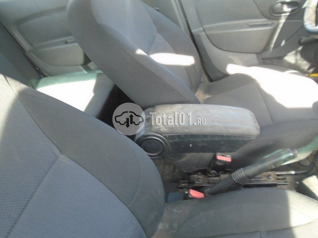 Фото Renault Logan 128
