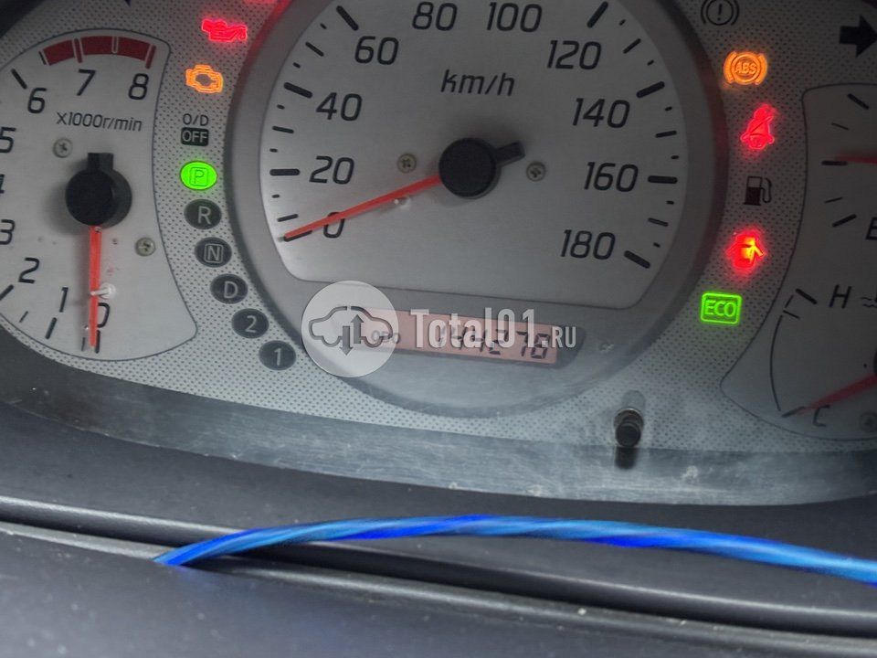 Фото Nissan Tino 90
