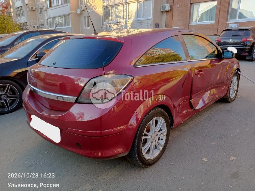 Фото Opel Astra GTC 4