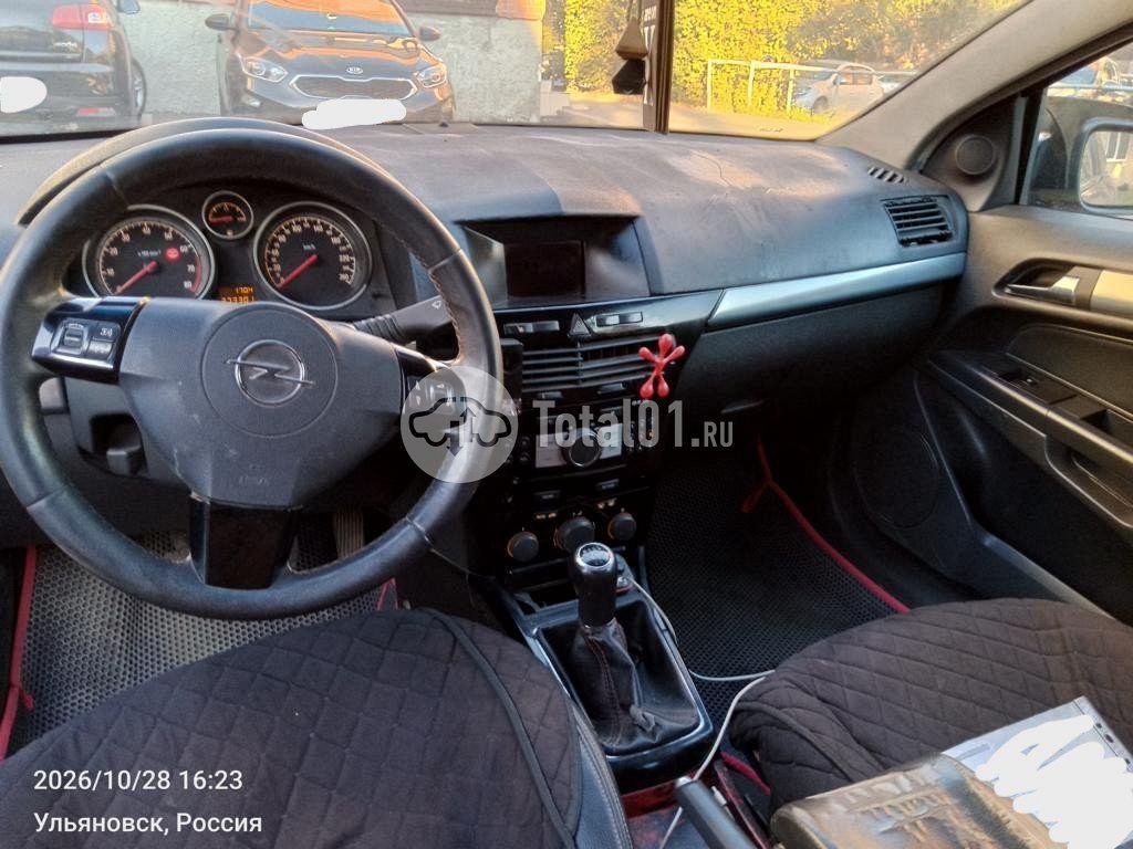 Фото Opel Astra GTC 10