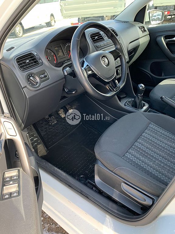 Фото Volkswagen Polo 28