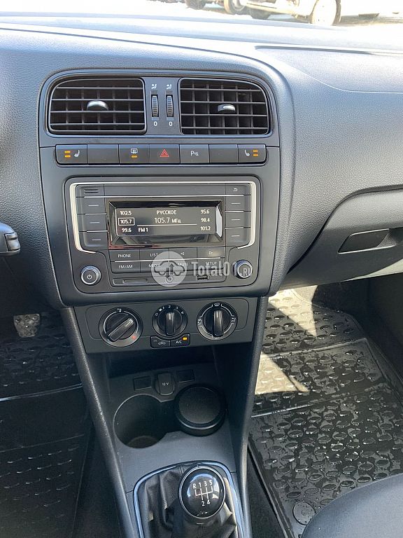 Фото Volkswagen Polo 32