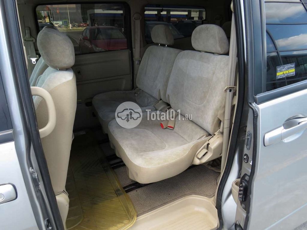 Фото Nissan Serena 18