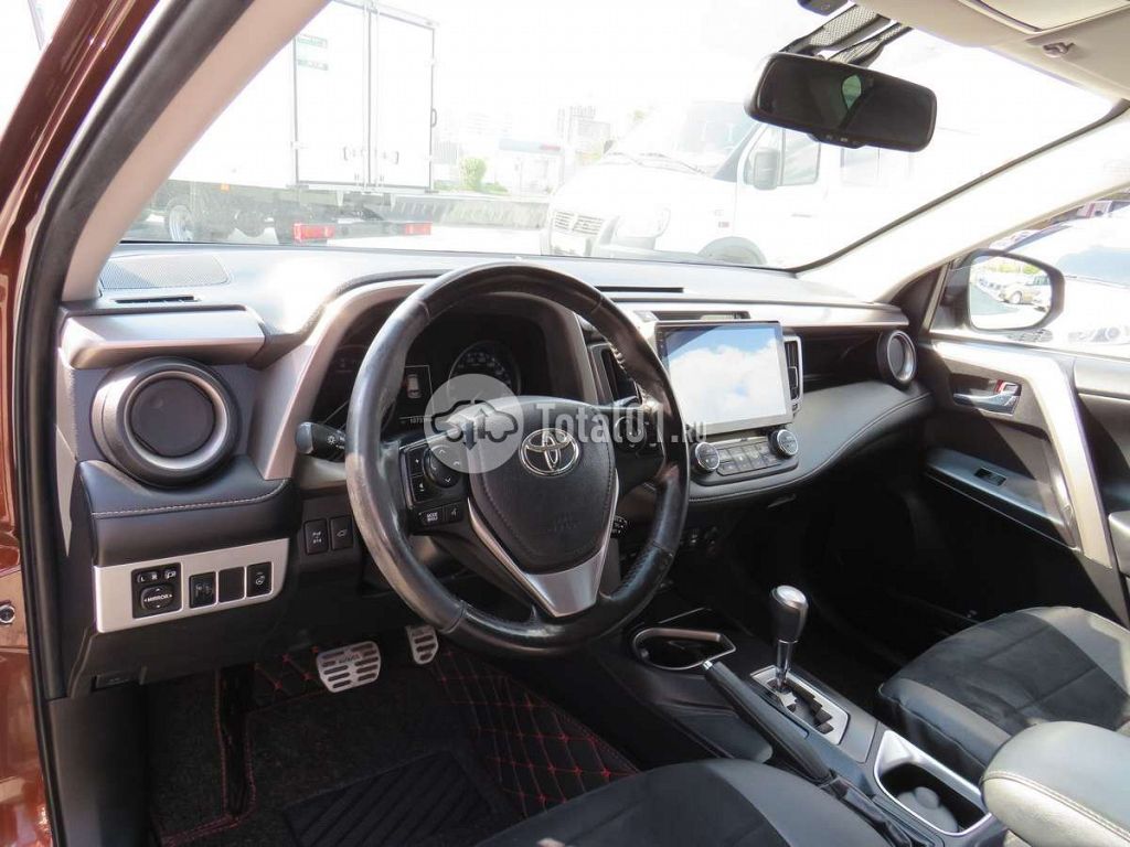 Фото Toyota RAV4 14