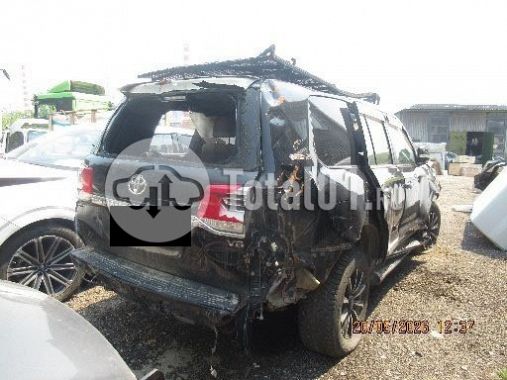 Купить Toyota Land Cruiser
